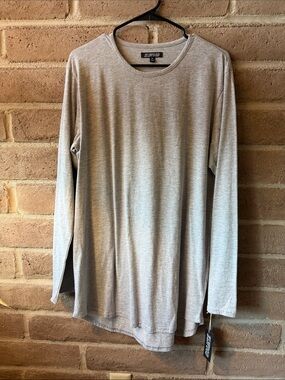NWT Elwood Men’s Curved Hem Long Sleeve Tee